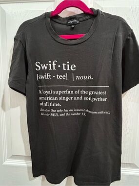 Originality 'Swif-tie' Graphic Tee in Charcoal Size Small